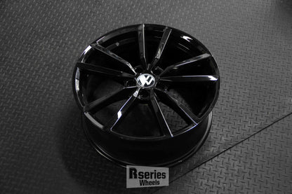 PV209 18" Gloss Black