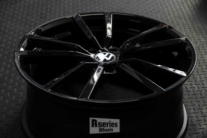 PV209 18" Gloss Black